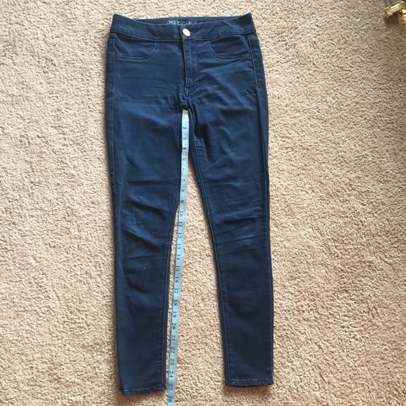 American eagle low rise jeans sz 2 short. Stretchy - Picture 4 of 8